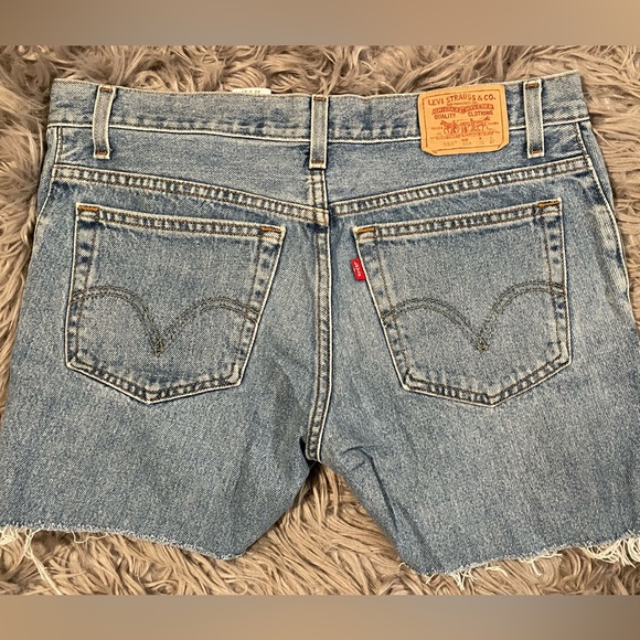 💙Levi's 550 Relaxed Fit Jean Shorts 💙 - Picture 2 of 3
